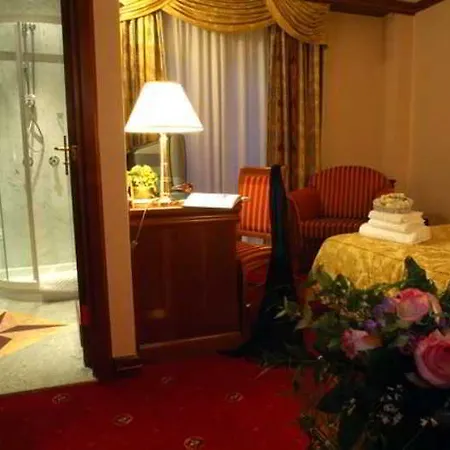 President Szálloda Zára